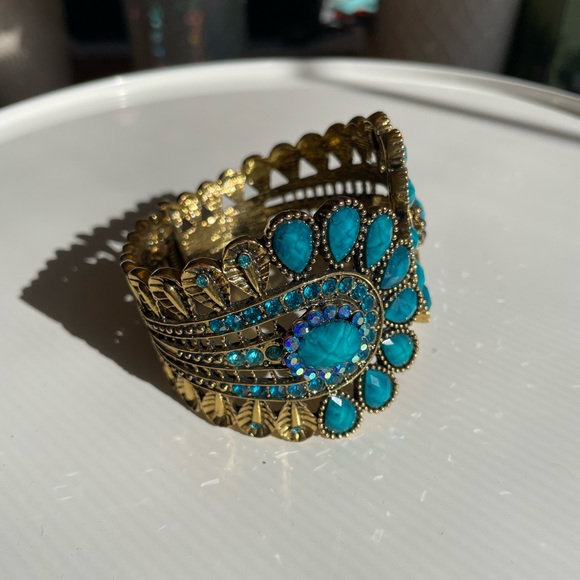 Turquoise and Gold Colored Bracelet - Picture 3 of 6